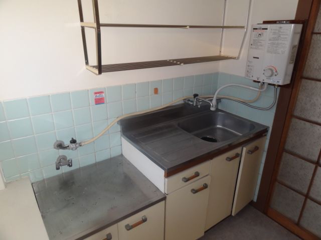 Kitchen. Gas stove can be installed.