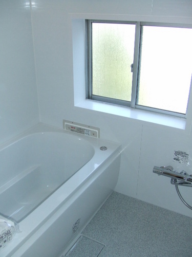 Bath. Bathroom (2013 April unit bus already new exchange)