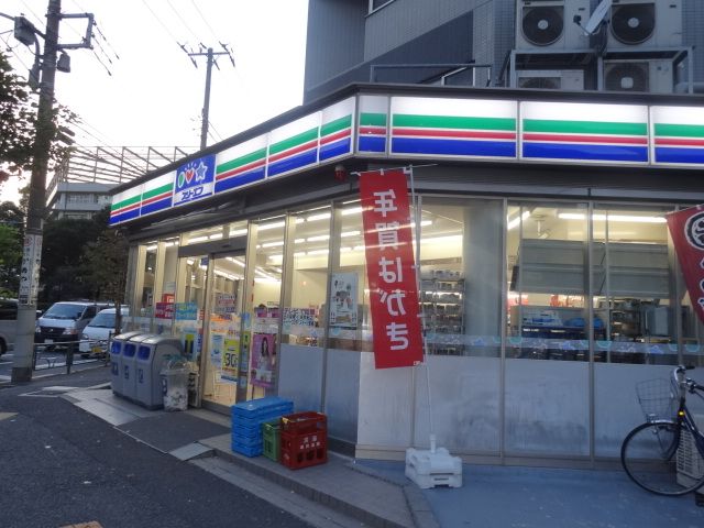 Convenience store. Three F until the (convenience store) 470m