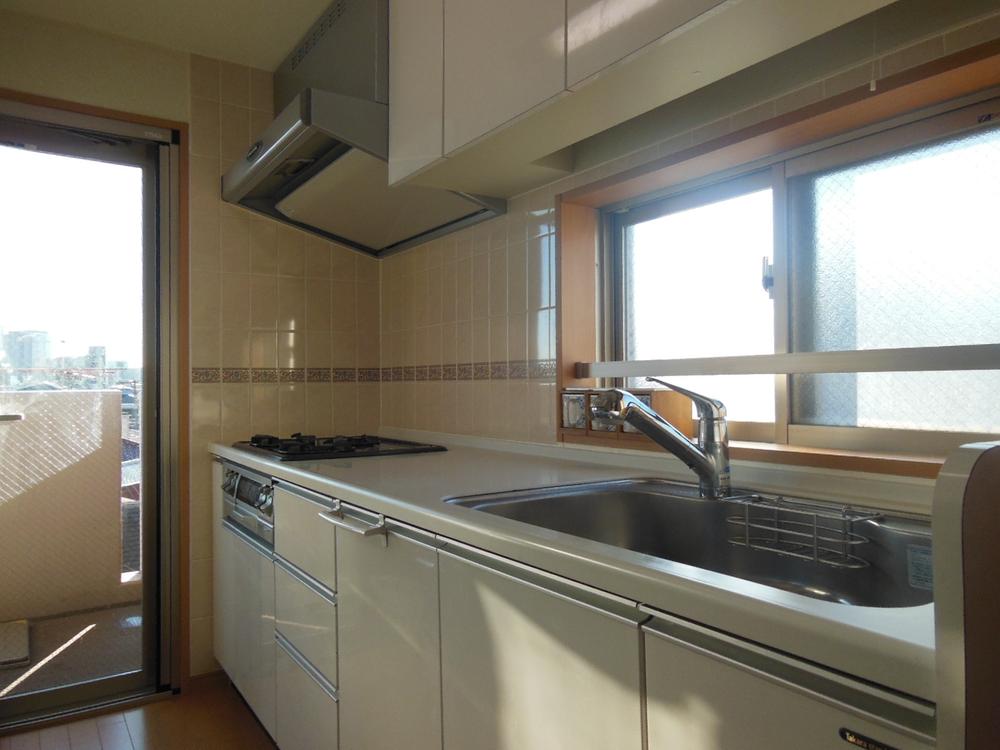 Kitchen. Bright kitchen has an opening 2 surface (12 May 2013) Shooting