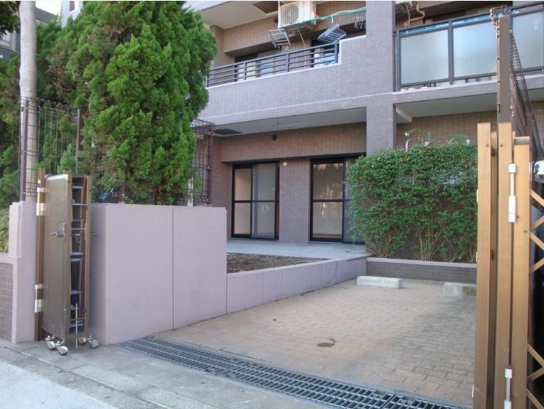 Garden. Private garden + private parking