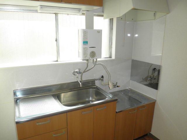 Kitchen. Gas stove is can be installed kitchen.