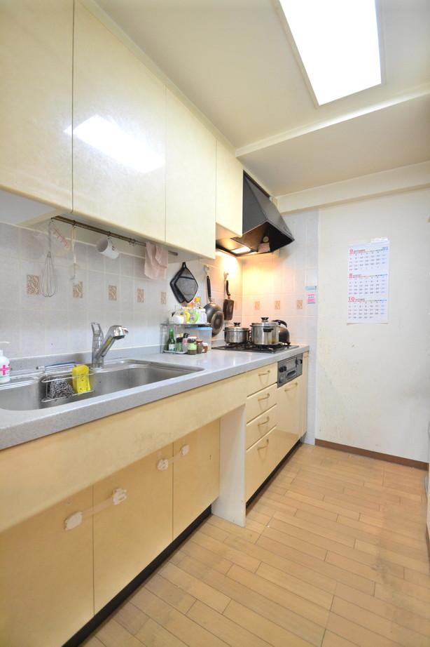 Kitchen. Water purifier systems with kitchen