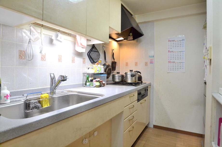 Kitchen. Water purifier systems with kitchen