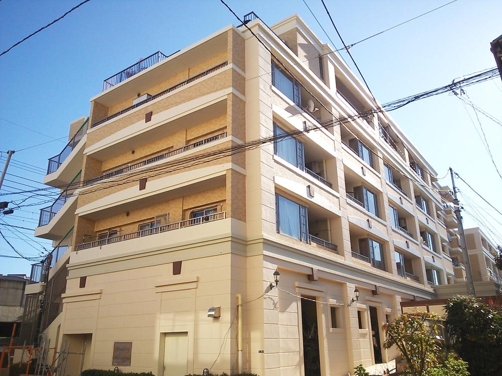 Local appearance photo. Mansion appearance