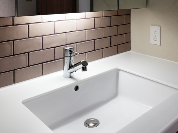 Bathing-wash room.  [Design tile ・ With indirect lighting] Elegant tile to choose from six types that has been subjected to the base of the three-sided mirror, It will produce a stylish space that was effective accent.