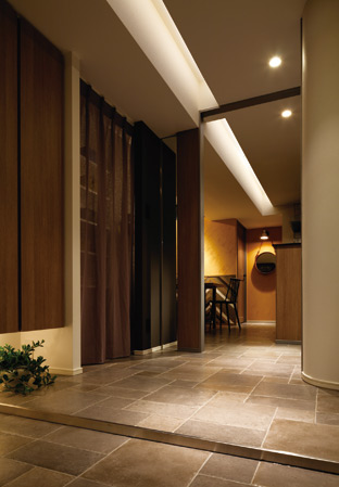 Interior.  [Entrance Hall] The corridor of the floor from the front door, Adopt a luxurious tile stuck to the texture in the standard. Corridor of the floor tiles can be selected from six.