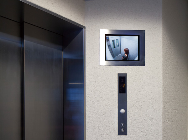 Security.  [Elevator in the security camera (with monitor)] Within the elevator, Adopt a super-wide-angle lens. Monitors in a wide range up to every corner.  ※ Same specifications