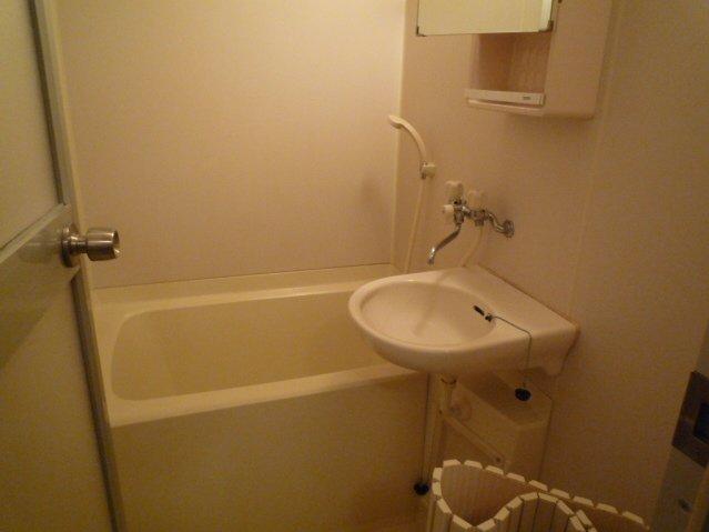 Bath. Isomorphic type