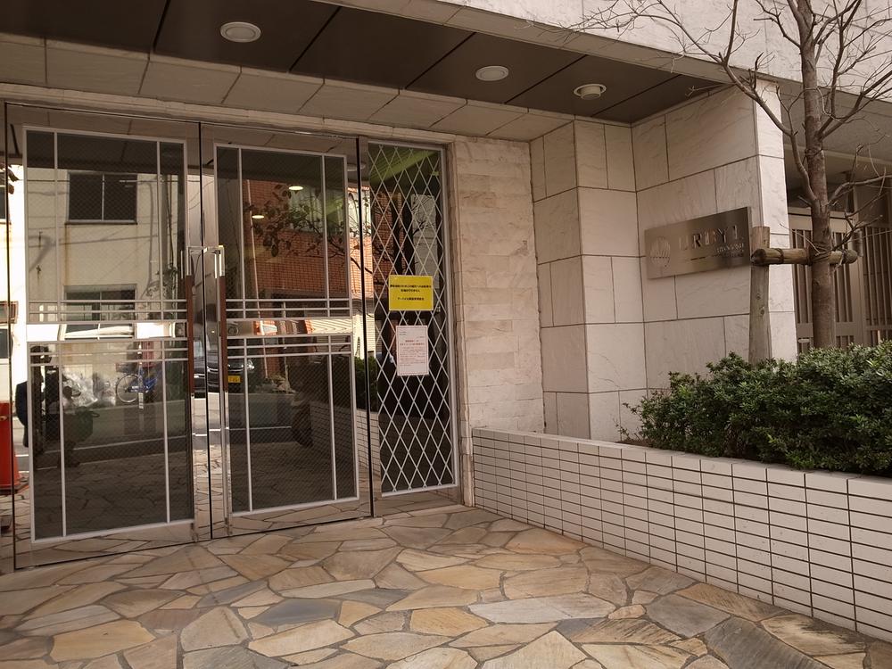 Entrance. Common area site (November 2013) Shooting