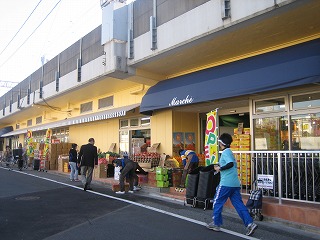 Supermarket. 200m to Marche (super)