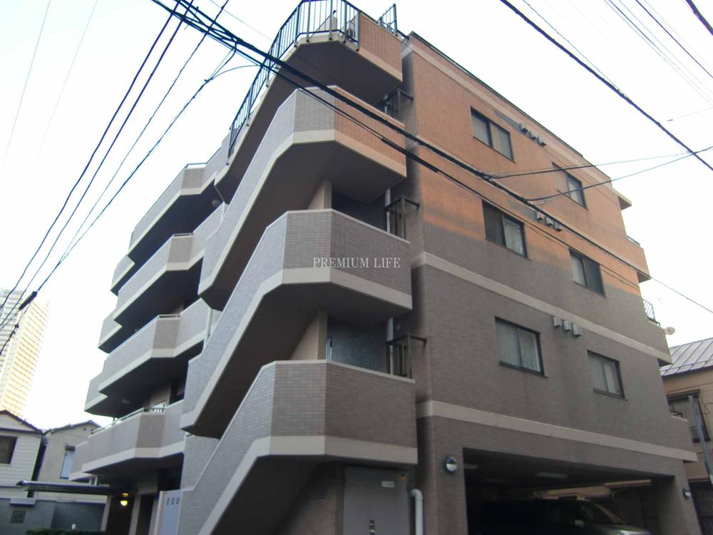 Local appearance photo. Five-story apartment