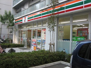 Convenience store. 1m to Seven-Eleven (convenience store)