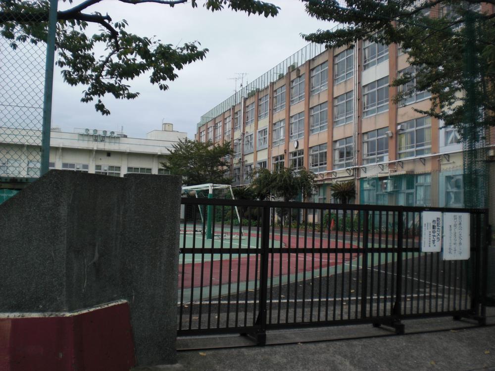 Junior high school. Municipal Terashima until junior high school 210m