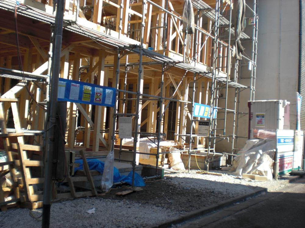 Local appearance photo. Room on the site to ensure a parking space in front Zento in addition to built-in garage ... local (December 1, 2013) Shooting