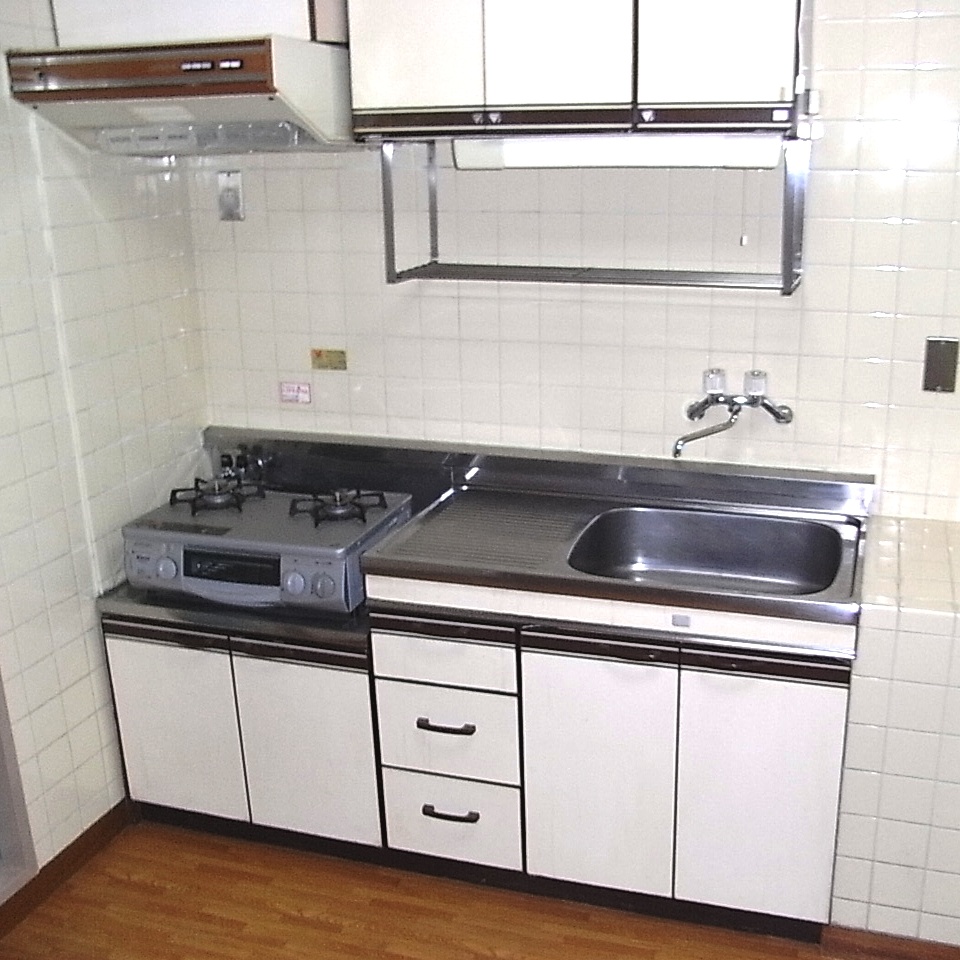 Other. Spacious kitchen, Two-burner stove new