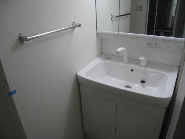 Living and room. Shampoo dresser