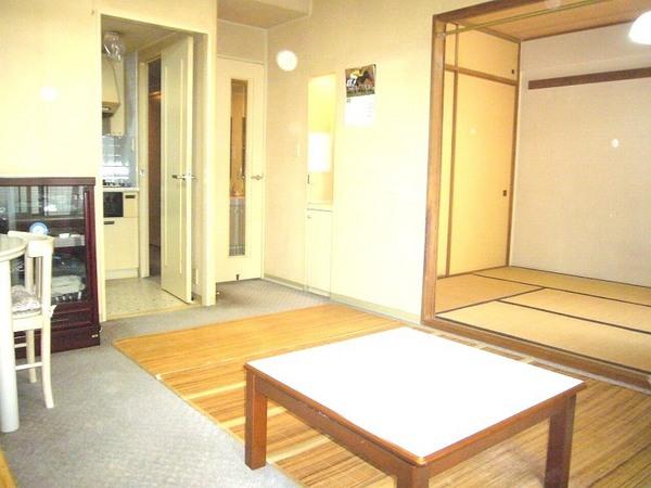 Living. Also looks widely because high ceilings!