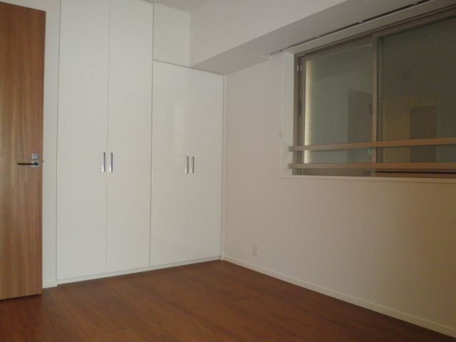 Living and room. Western is.