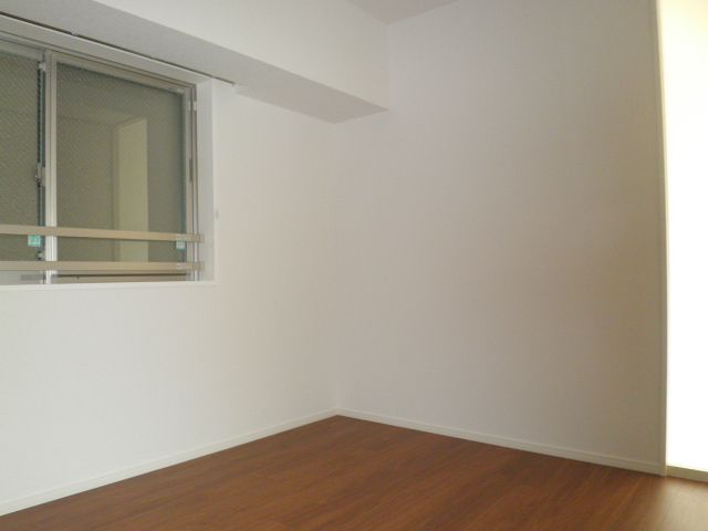 Living and room. Western is.