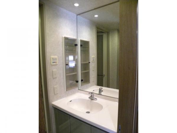 Wash basin, toilet. Washroom