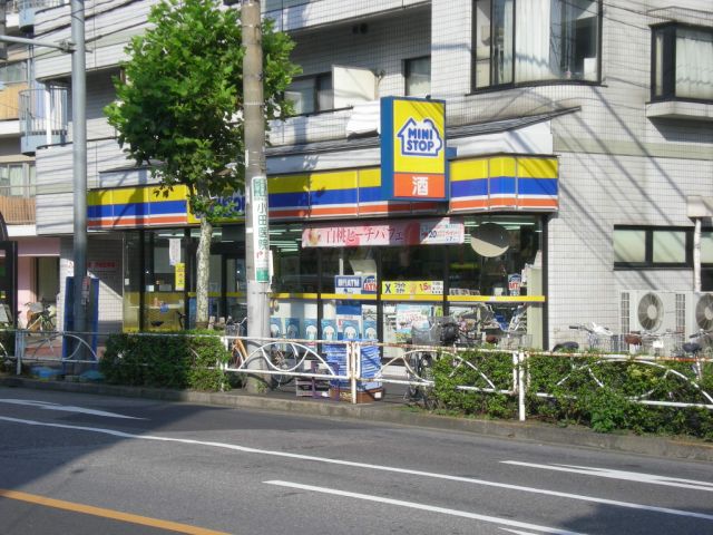 Convenience store. MINISTOP up (convenience store) 520m