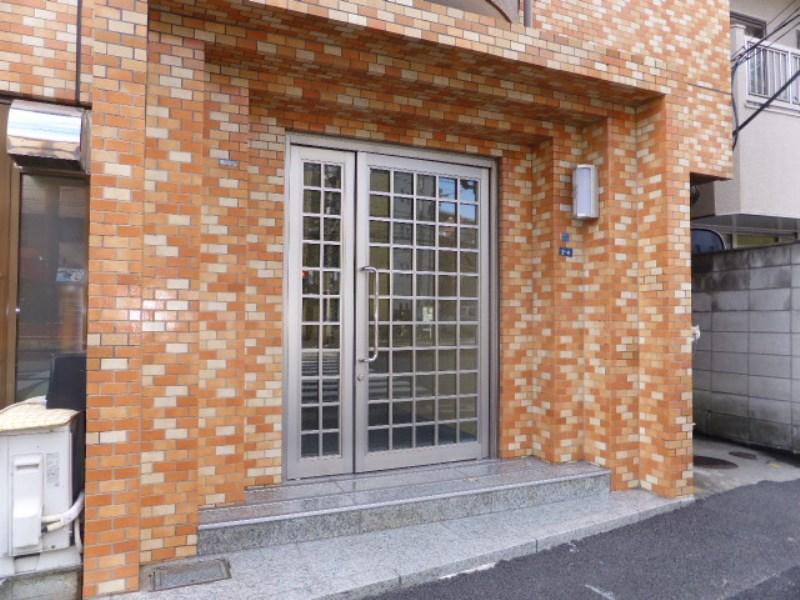 Entrance. Common areas