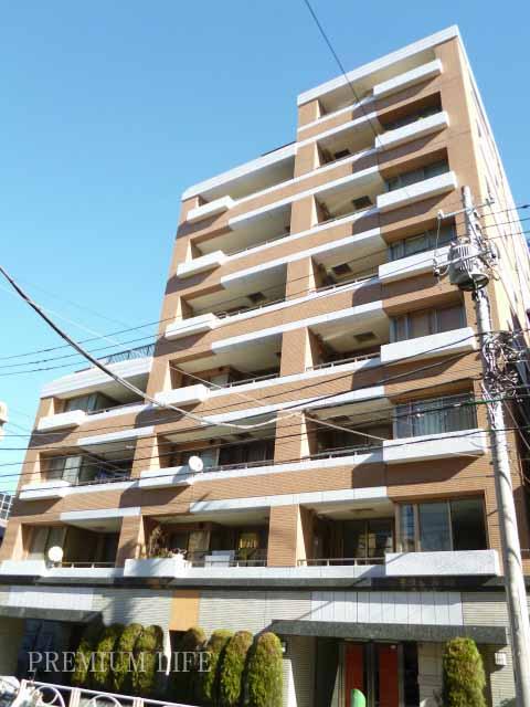 Local appearance photo.  [appearance] 2002 Built Total units 38 units Design highly facade.