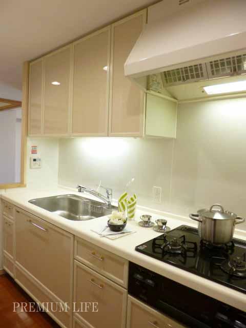 Kitchen.  [kitchen] Refreshing design of the white system.