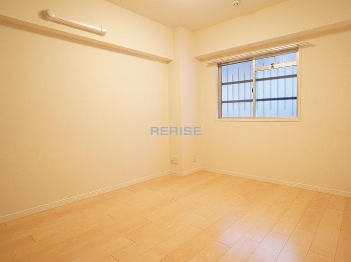 Non-living room. 6 Pledge of Western-style