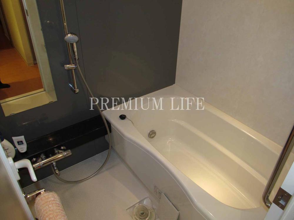 Bathroom. Add-fired function ・ Bus with bathroom dryer