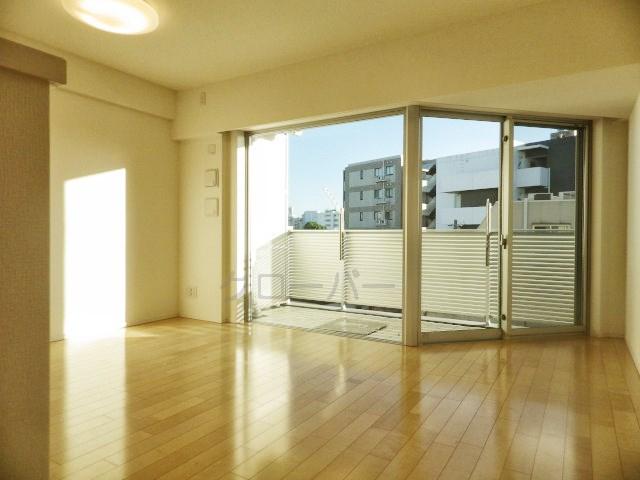 Local appearance photo. Living