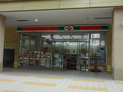 Convenience store. Thanks Olinas Kinshicho to the store (convenience store) 196m