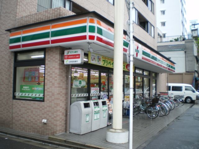 Convenience store. 140m to Seven-Eleven (convenience store)