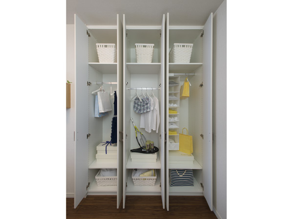 Receipt.  [Thor type system storage] Thor type system accommodating the height there can be used without waste. (Model Room SA type)