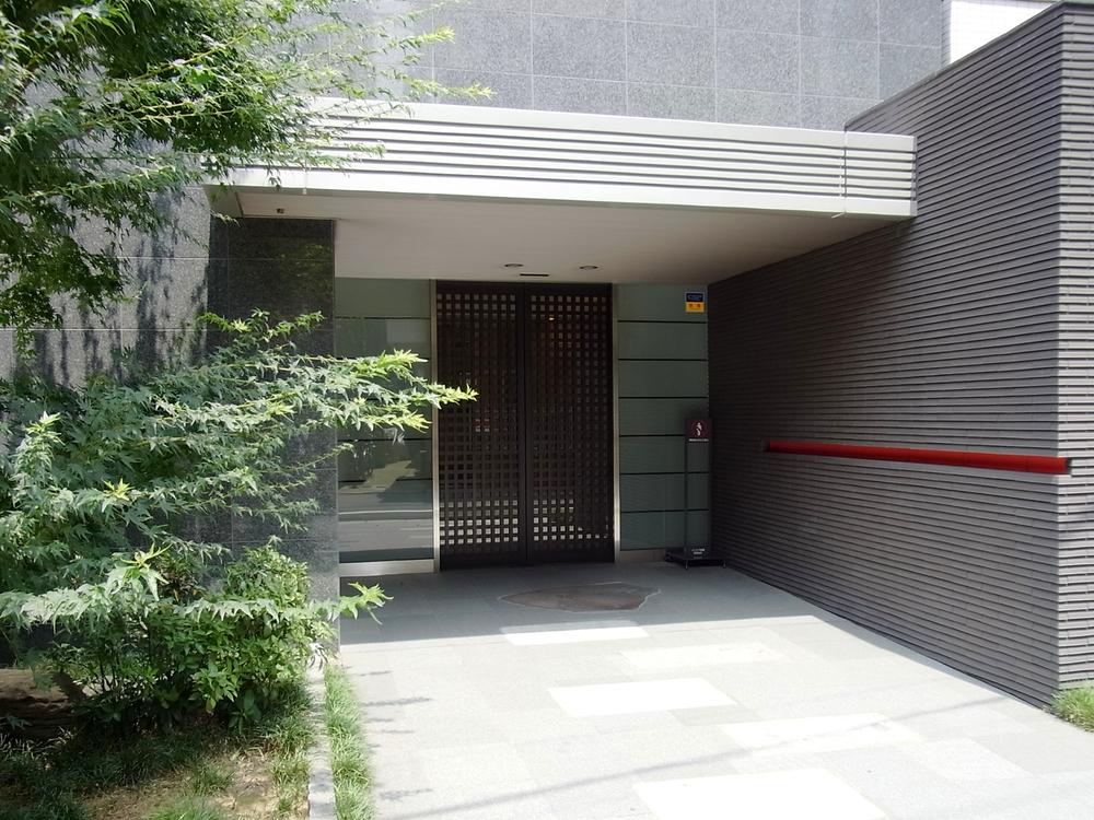 Entrance. Common areas