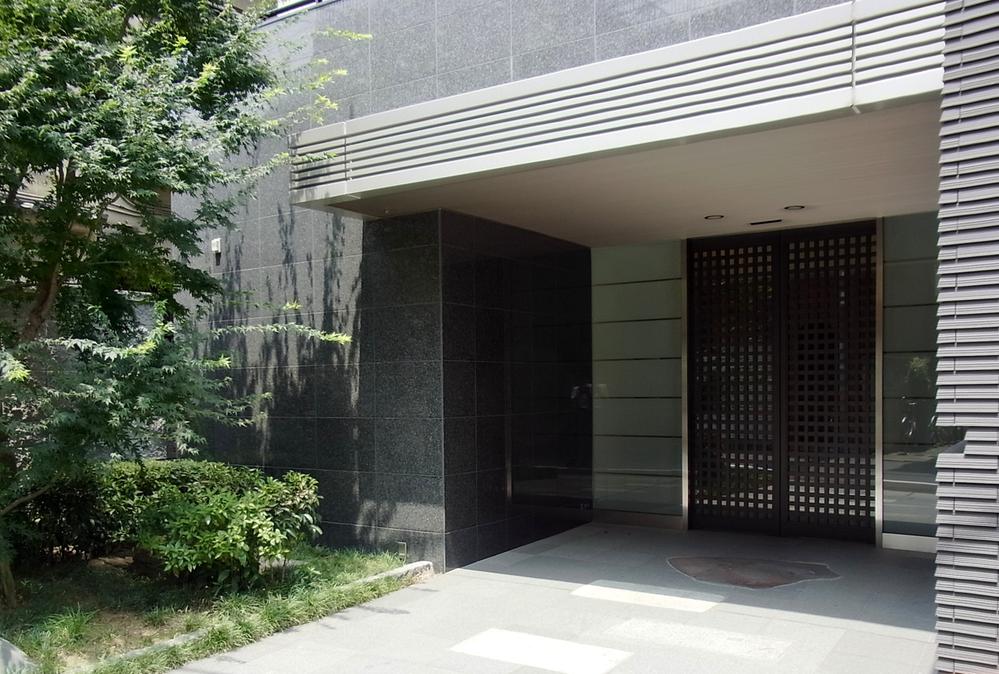 Entrance. Common areas