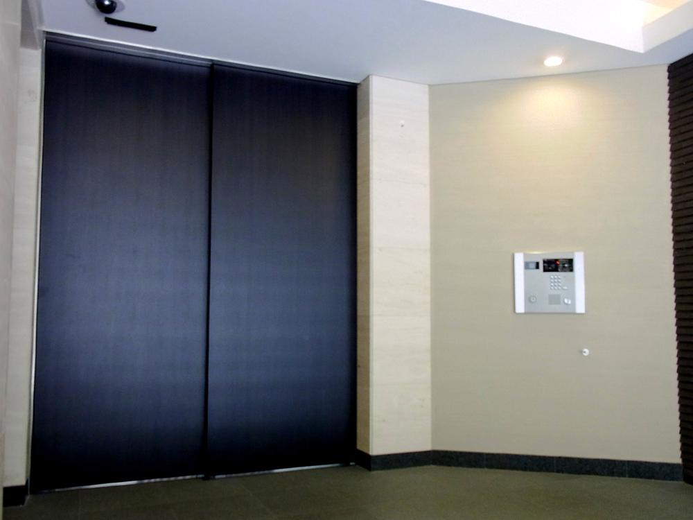 Entrance. Common areas