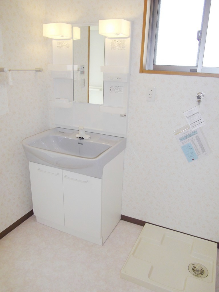 Washroom. Independent wash basin and an indoor laundry Area