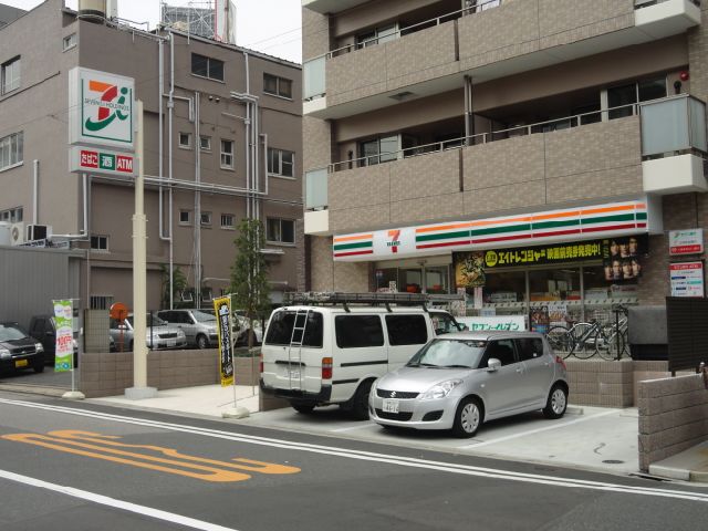 Convenience store. 330m to Seven-Eleven (convenience store)