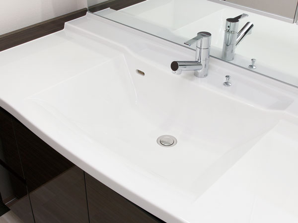 Bathing-wash room.  [Counter-integrated basin bowl] Since there is no joint between the counter, Not likely to remain in dirt, Easy to clean. Clean design is also attractive.