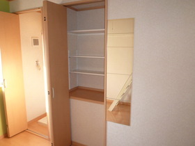 Other Equipment. Convenient with in-room storage rack ☆