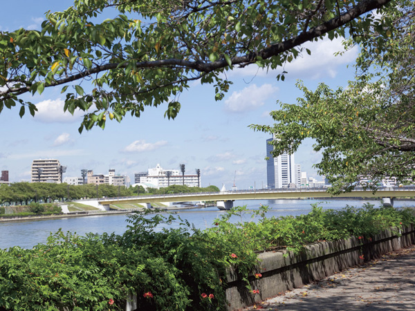 Surrounding environment. Moisture and gentle nature familiar Sumida River (about 530m / 7-minute walk)