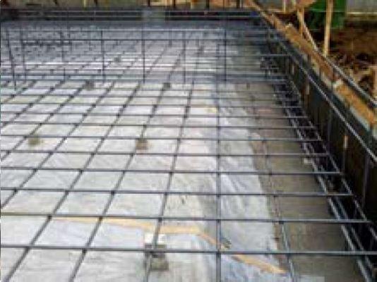 Construction ・ Construction method ・ specification. The base portion is Haisuji the 13mm rebar in a grid pattern in 200mm pitch, It made by pouring concrete. (Solid basis example)