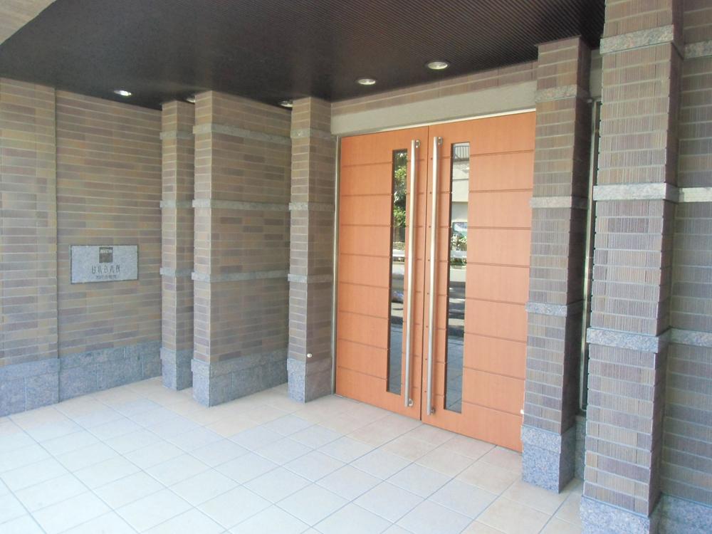 Entrance.  ■ Layered Brown style of the entrance was a simple and elegant brown to main Common areas