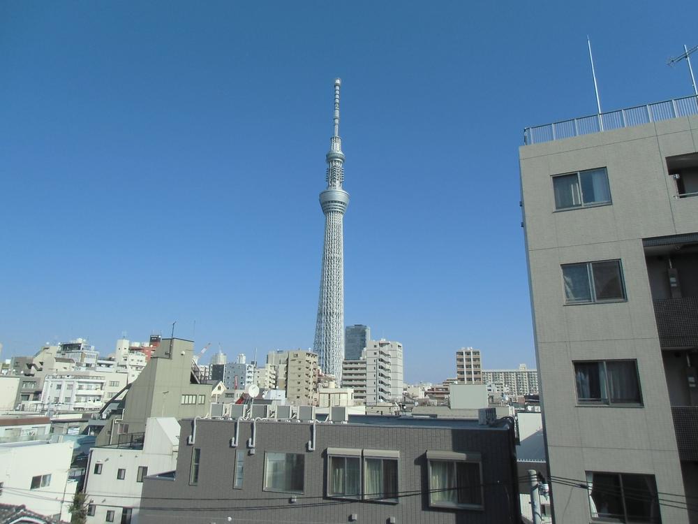 View photos from the dwelling unit.  ■ You views of the Tokyo Sky Tree from the balcony.