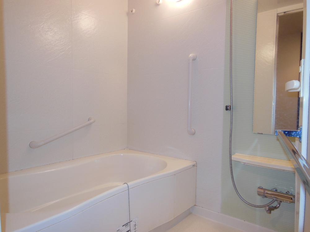 Bathroom. 1418 size, Bathroom ventilation drying function with full Otobasu (December 2013) Shooting