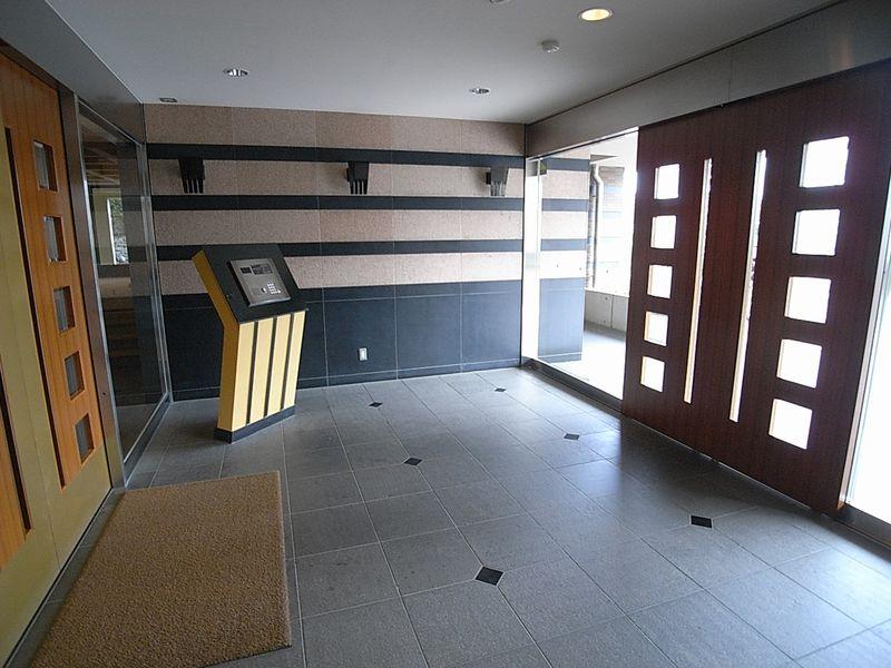 lobby. Intercom is accepted instead. Introspection of the lobby.