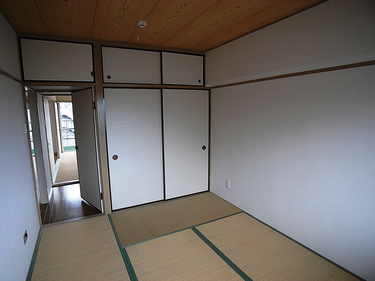 Other room space. Japanese-style room, Tatami is re-covered When you decide residents.