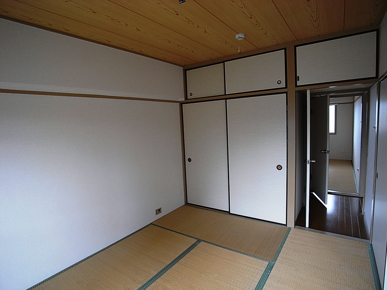 Other room space. Japanese-style room, Tatami is re-covered When you decide residents.